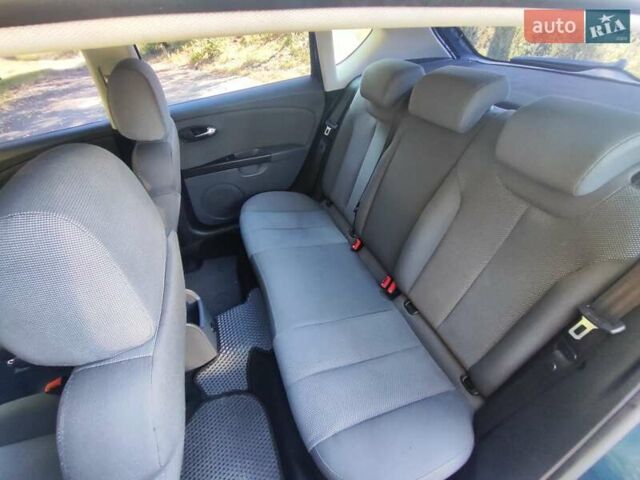 Сеат Леон 2006 в Киеве на Automoto.ua Синий Сеат Леон, объемом двигателя 2 л и пробегом 214 тыс. км за 4990 $, фото 26 на Automoto.ua