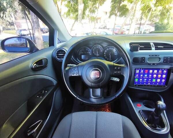 Сеат Леон 2006 в Киеве на Automoto.ua Синий Сеат Леон, объемом двигателя 2 л и пробегом 214 тыс. км за 4990 $, фото 17 на Automoto.ua