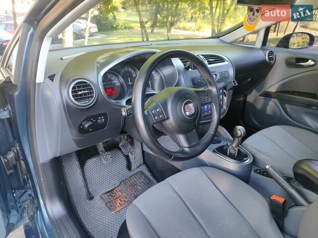 Сеат Леон 2006 в Киеве на Automoto.ua Синий Сеат Леон, объемом двигателя 2 л и пробегом 214 тыс. км за 4990 $, фото 15 на Automoto.ua