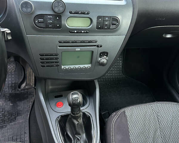 Синій Сеат Leon, об'ємом двигуна 1.6 л та пробігом 270 тис. км за 4500 $, фото 8 на Automoto.ua