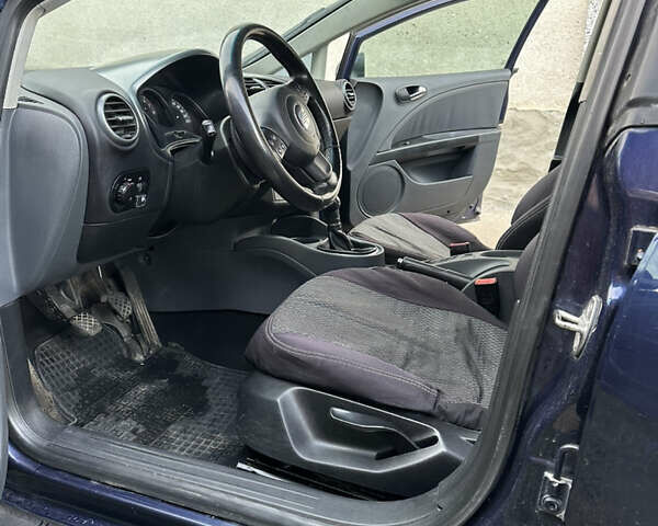 Синій Сеат Leon, об'ємом двигуна 1.6 л та пробігом 270 тис. км за 4500 $, фото 5 на Automoto.ua