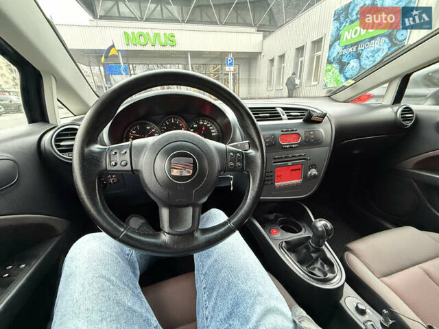 Синий Сеат Леон, объемом двигателя 1.6 л и пробегом 245 тыс. км за 4500 $, фото 11 на Automoto.ua