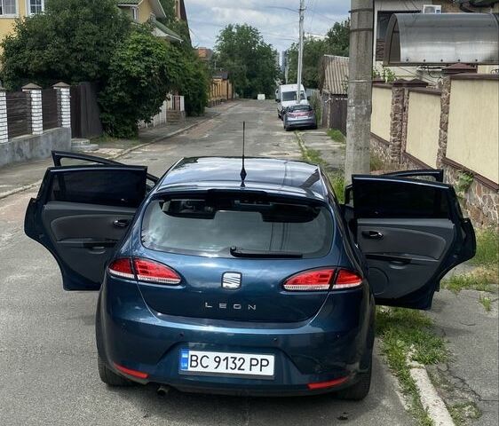 Синий Сеат Леон, объемом двигателя 1.9 л и пробегом 261 тыс. км за 5300 $, фото 3 на Automoto.ua