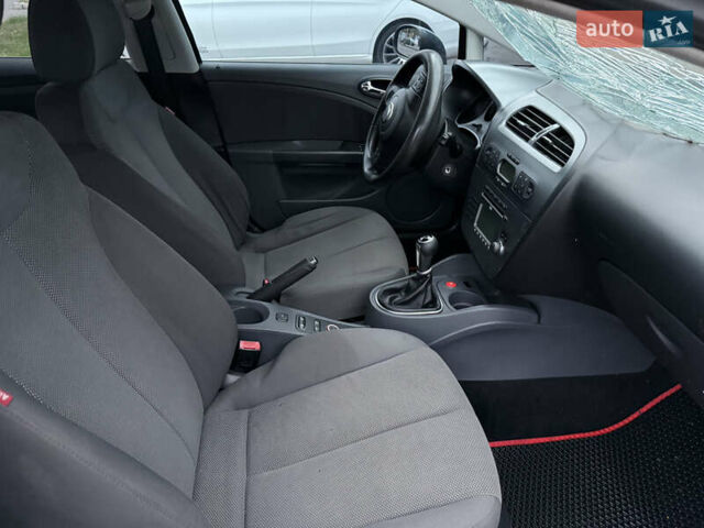 Синий Сеат Леон, объемом двигателя 1.6 л и пробегом 238 тыс. км за 2500 $, фото 11 на Automoto.ua