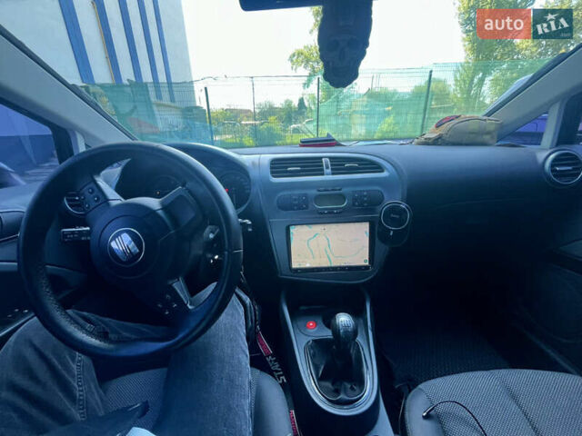 Синій Сеат Leon, об'ємом двигуна 2 л та пробігом 210 тис. км за 5500 $, фото 1 на Automoto.ua