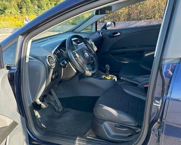Синий Сеат Леон, объемом двигателя 1.6 л и пробегом 230 тыс. км за 4500 $, фото 4 на Automoto.ua