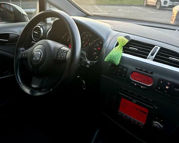 Синий Сеат Леон, объемом двигателя 1.6 л и пробегом 231 тыс. км за 3900 $, фото 10 на Automoto.ua