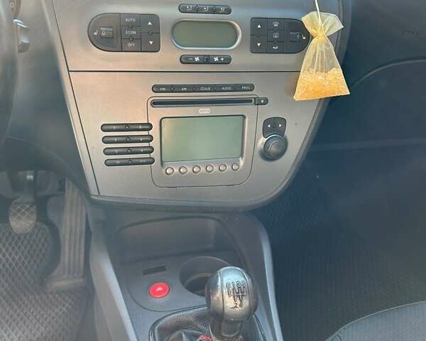 Синий Сеат Леон, объемом двигателя 1.6 л и пробегом 230 тыс. км за 4500 $, фото 14 на Automoto.ua