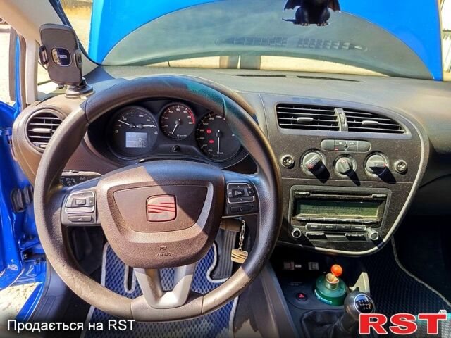 Синий Сеат Леон, объемом двигателя 1.2 л и пробегом 200 тыс. км за 7200 $, фото 9 на Automoto.ua
