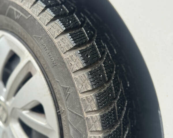 Белый Сеат Мии, объемом двигателя 1 л и пробегом 127 тыс. км за 5450 $, фото 14 на Automoto.ua