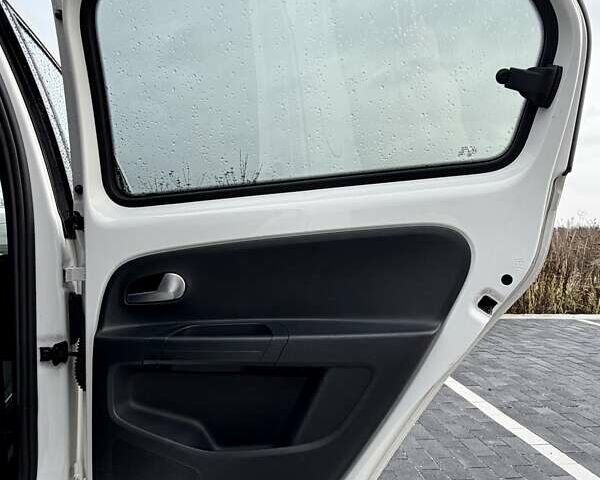 Белый Сеат Мии, объемом двигателя 0 л и пробегом 197 тыс. км за 8200 $, фото 38 на Automoto.ua