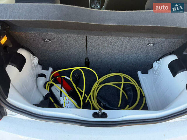 Белый Сеат Мии, объемом двигателя 0 л и пробегом 97 тыс. км за 9900 $, фото 12 на Automoto.ua