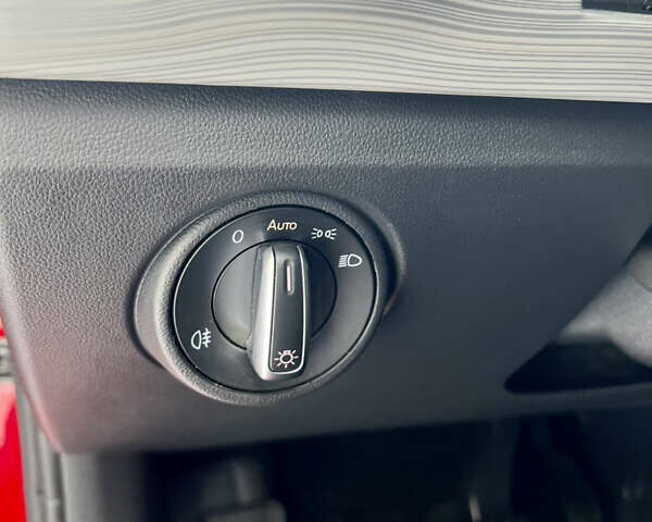 Красный Сеат Мии, объемом двигателя 0 л и пробегом 40 тыс. км за 11800 $, фото 9 на Automoto.ua