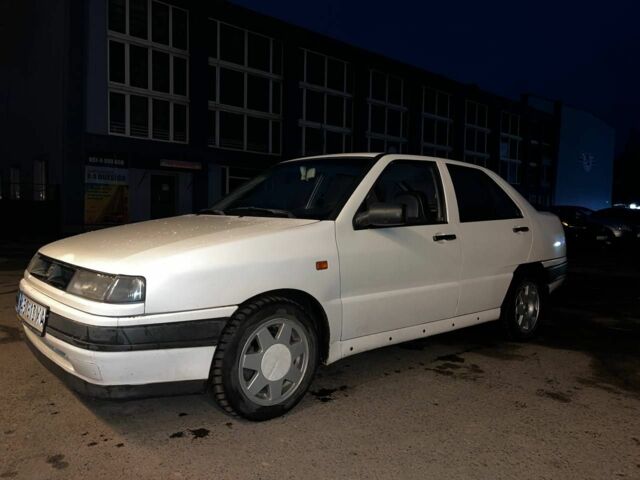 Белый Сеат Толедо, объемом двигателя 1.6 л и пробегом 240 тыс. км за 2100 $, фото 1 на Automoto.ua