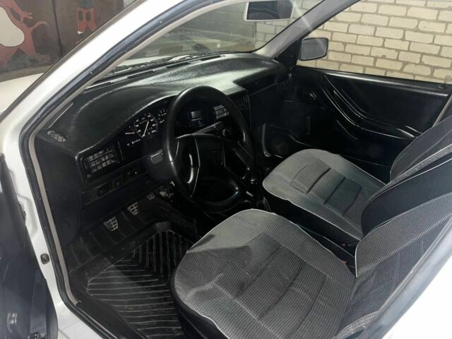 Белый Сеат Толедо, объемом двигателя 1.6 л и пробегом 240 тыс. км за 2100 $, фото 6 на Automoto.ua