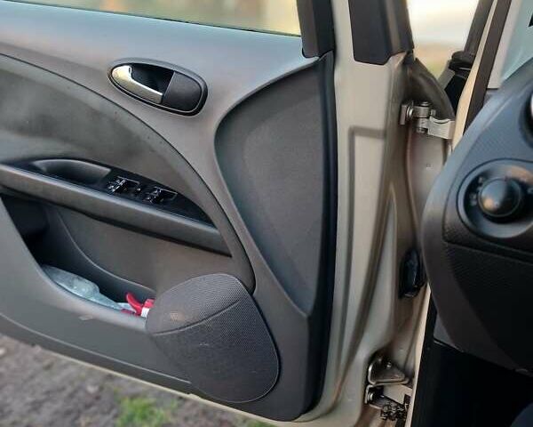 Бежевый Сеат Толедо, объемом двигателя 1.98 л и пробегом 268 тыс. км за 4600 $, фото 8 на Automoto.ua