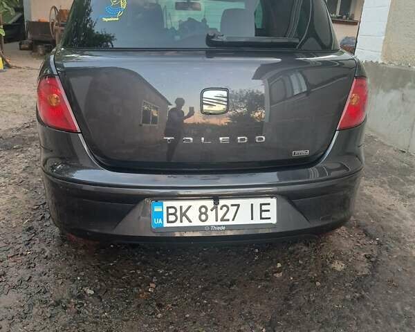 Чорний Сеат Toledo, об'ємом двигуна 1.6 л та пробігом 210 тис. км за 7000 $, фото 4 на Automoto.ua
