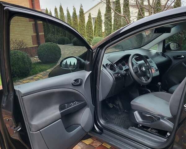 Черный Сеат Толедо, объемом двигателя 1.6 л и пробегом 203 тыс. км за 4650 $, фото 9 на Automoto.ua