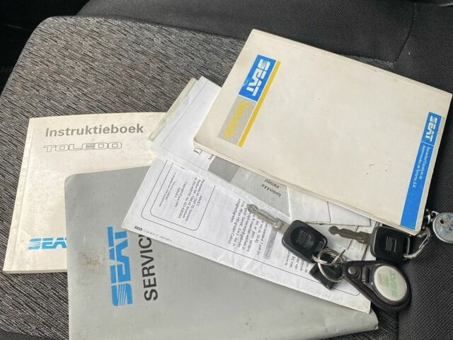 Черный Сеат Толедо, объемом двигателя 1.6 л и пробегом 160 тыс. км за 1650 $, фото 11 на Automoto.ua