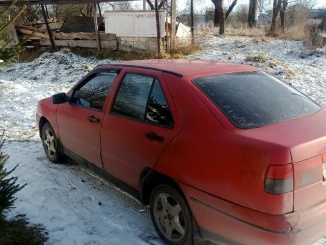 Красный Сеат Толедо, объемом двигателя 1.6 л и пробегом 300 тыс. км за 759 $, фото 2 на Automoto.ua