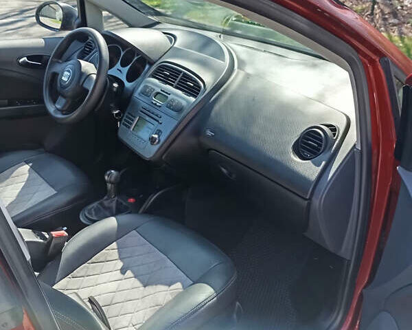 Красный Сеат Толедо, объемом двигателя 1.6 л и пробегом 277 тыс. км за 5600 $, фото 3 на Automoto.ua