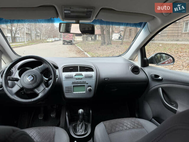 Червоний Сеат Toledo, об'ємом двигуна 1.6 л та пробігом 223 тис. км за 5700 $, фото 10 на Automoto.ua