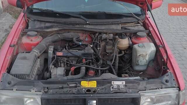 Червоний Сеат Toledo, об'ємом двигуна 1.8 л та пробігом 240 тис. км за 950 $, фото 15 на Automoto.ua