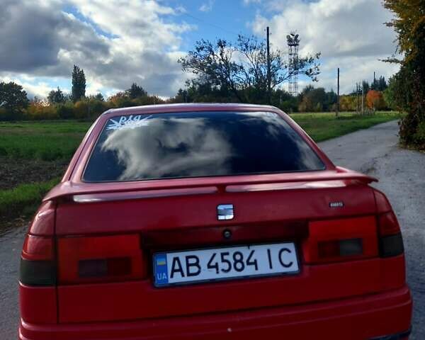 Сеат Toledo 1993 у Вінниці на Automoto.ua Червоний Сеат Toledo, об'ємом двигуна 2 л та пробігом 200 тис. км за 1500 $, фото 4 на Automoto.ua