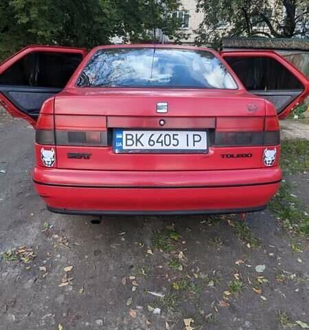 Червоний Сеат Toledo, об'ємом двигуна 1.6 л та пробігом 311 тис. км за 1600 $, фото 12 на Automoto.ua