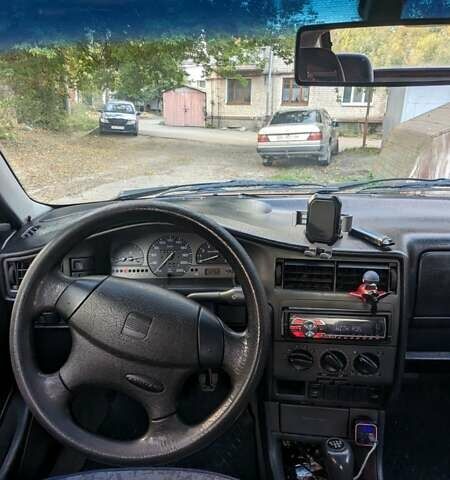 Червоний Сеат Toledo, об'ємом двигуна 1.6 л та пробігом 311 тис. км за 1600 $, фото 4 на Automoto.ua