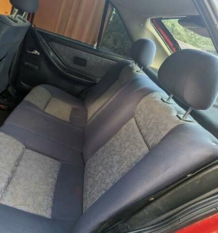 Червоний Сеат Toledo, об'ємом двигуна 1.6 л та пробігом 311 тис. км за 1600 $, фото 1 на Automoto.ua