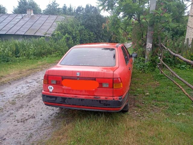 Красный Сеат Толедо, объемом двигателя 1.6 л и пробегом 250 тыс. км за 1000 $, фото 2 на Automoto.ua