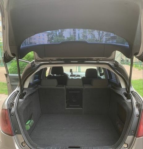 Серый Сеат Толедо, объемом двигателя 2 л и пробегом 300 тыс. км за 3800 $, фото 2 на Automoto.ua