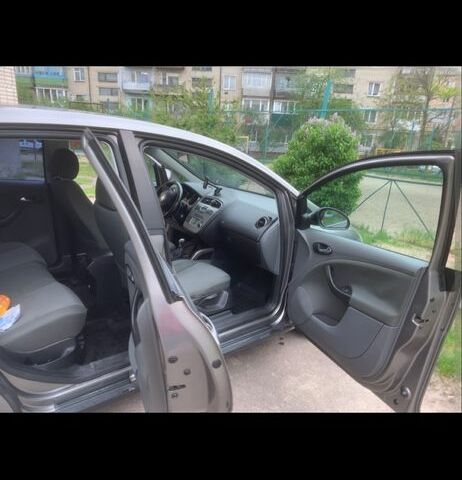 Серый Сеат Толедо, объемом двигателя 2 л и пробегом 300 тыс. км за 3800 $, фото 3 на Automoto.ua