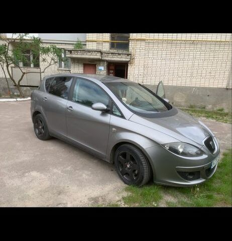 Серый Сеат Толедо, объемом двигателя 2 л и пробегом 300 тыс. км за 3800 $, фото 4 на Automoto.ua