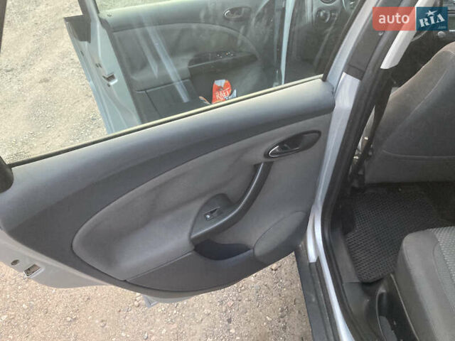 Сірий Сеат Toledo, об'ємом двигуна 1.6 л та пробігом 196 тис. км за 4100 $, фото 19 на Automoto.ua