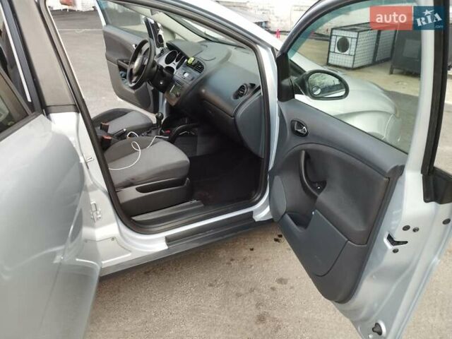 Сірий Сеат Toledo, об'ємом двигуна 1.9 л та пробігом 227 тис. км за 5300 $, фото 11 на Automoto.ua