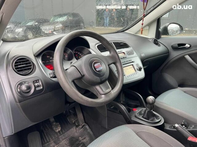 Сірий Сеат Toledo, об'ємом двигуна 1.6 л та пробігом 217 тис. км за 4990 $, фото 17 на Automoto.ua