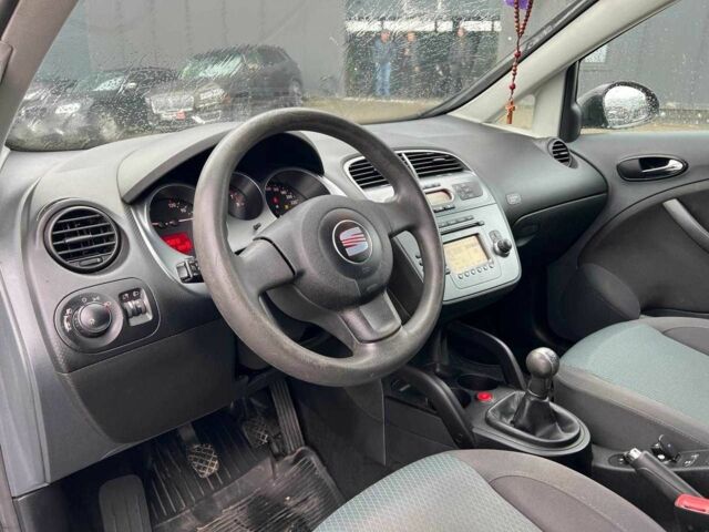 Сірий Сеат Toledo, об'ємом двигуна 1.6 л та пробігом 217 тис. км за 4990 $, фото 17 на Automoto.ua