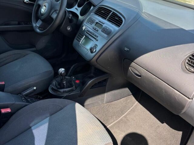 Сірий Сеат Toledo, об'ємом двигуна 1.6 л та пробігом 255 тис. км за 2300 $, фото 8 на Automoto.ua