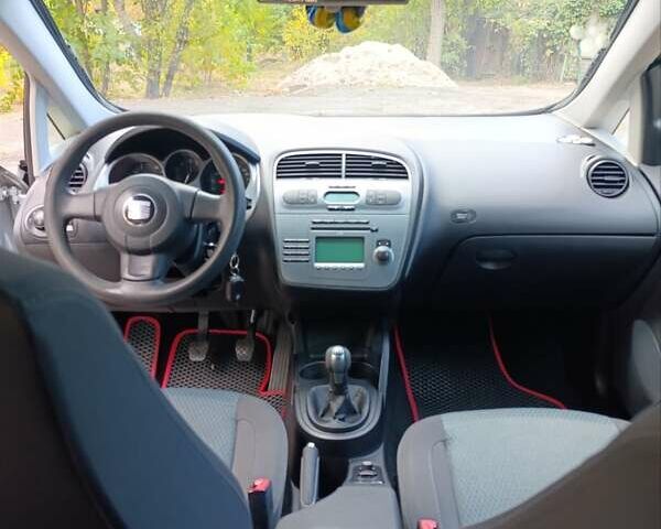 Серый Сеат Толедо, объемом двигателя 1.6 л и пробегом 345 тыс. км за 4600 $, фото 2 на Automoto.ua