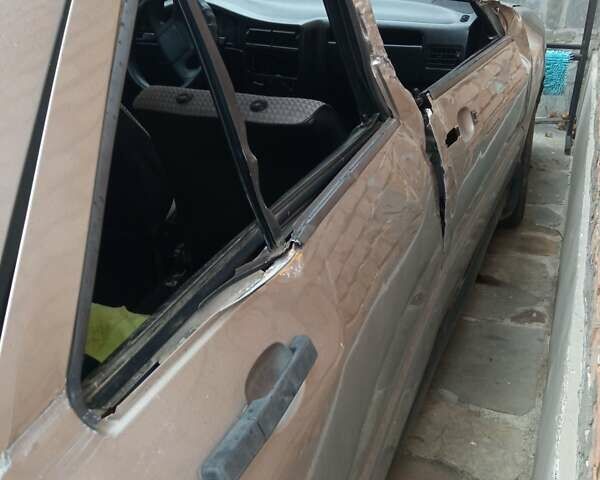 Серый Сеат Толедо, объемом двигателя 1.6 л и пробегом 303 тыс. км за 700 $, фото 2 на Automoto.ua