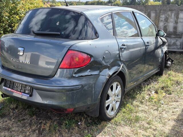Сірий Сеат Toledo, об'ємом двигуна 0 л та пробігом 220 тис. км за 1000 $, фото 1 на Automoto.ua