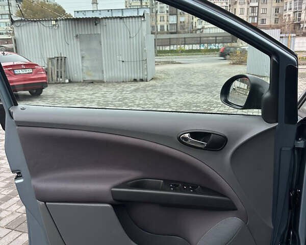 Синий Сеат Толедо, объемом двигателя 1.6 л и пробегом 213 тыс. км за 6500 $, фото 35 на Automoto.ua