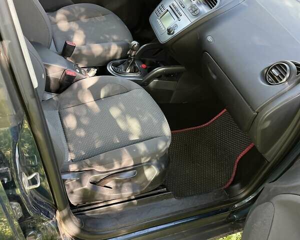 Синий Сеат Толедо, объемом двигателя 1.6 л и пробегом 250 тыс. км за 6500 $, фото 2 на Automoto.ua