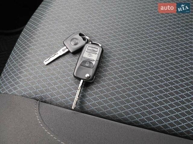 Сеат Toledo 2008 у Полтаві на Automoto.ua Синій Сеат Toledo, об'ємом двигуна 1.6 л та пробігом 111 тис. км за 4500 $, фото 20 на Automoto.ua