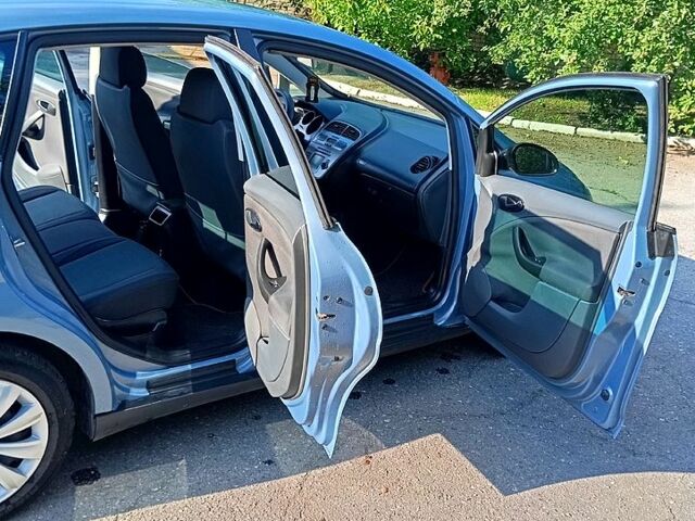 Синій Сеат Toledo, об'ємом двигуна 1.6 л та пробігом 209 тис. км за 5900 $, фото 5 на Automoto.ua