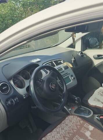 Белый Сеат Altea XL, объемом двигателя 1.9 л и пробегом 250 тыс. км за 6300 $, фото 5 на Automoto.ua