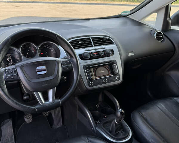 Білий Сеат Altea XL, об'ємом двигуна 1.6 л та пробігом 250 тис. км за 7599 $, фото 12 на Automoto.ua