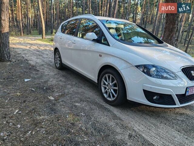 Белый Сеат Altea XL, объемом двигателя 1.6 л и пробегом 247 тыс. км за 7500 $, фото 4 на Automoto.ua